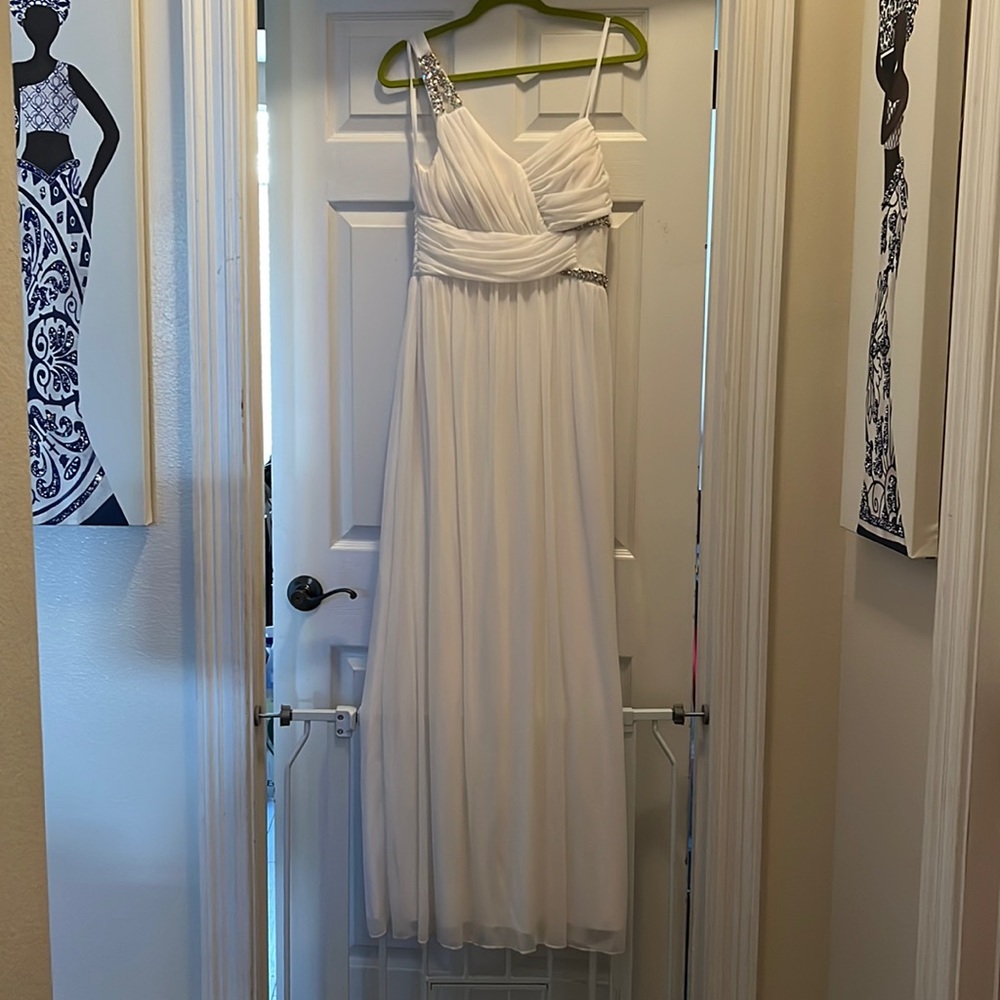 White one shoulder sweetheart neckline gown